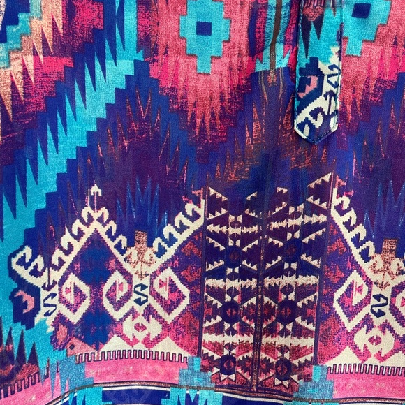 Semi-sheer geometric pattern blouse, size L. - Picture 9 of 12